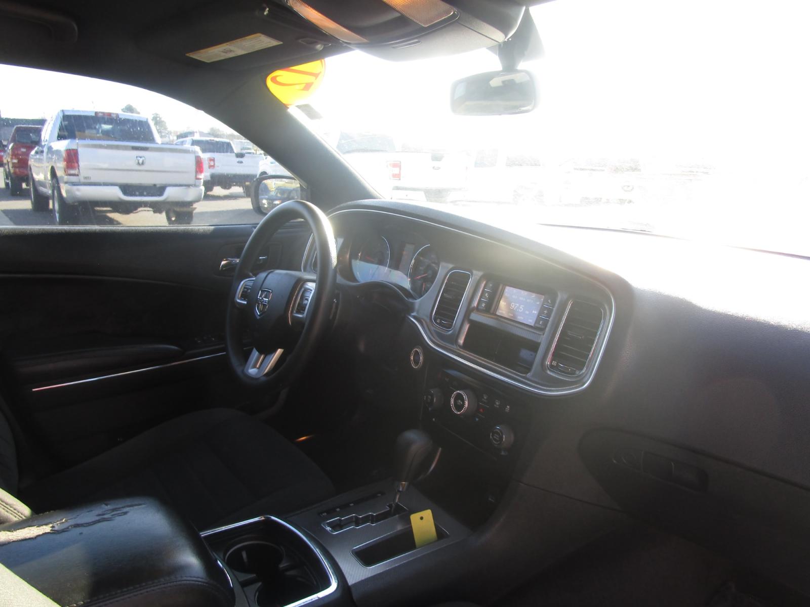 2012 WHITE /Black / Cloth Dodge Charger SE (2C3CDXBG6CH) with an 3.6L V6 DOHC 24V engine, 5-Speed Automatic transmission, located at 1814 Albert Pike Road, Hot Springs, AR, 71913, (501) 623-1717, 34.494228, -93.094070 - Photo #5